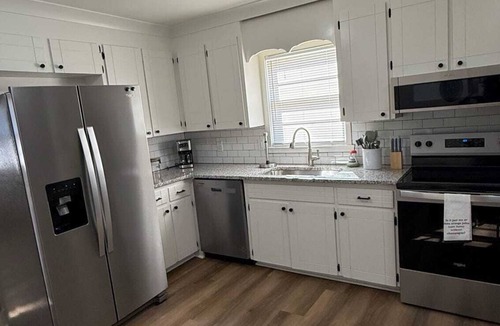 Greenwood House | Modern 2-bedroom townhome in Greenwood, SC where comfort meets convenience.