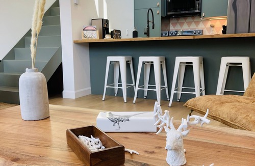 Ville-Marie Apartment | Modern 2 Levels apartment with roof terrace