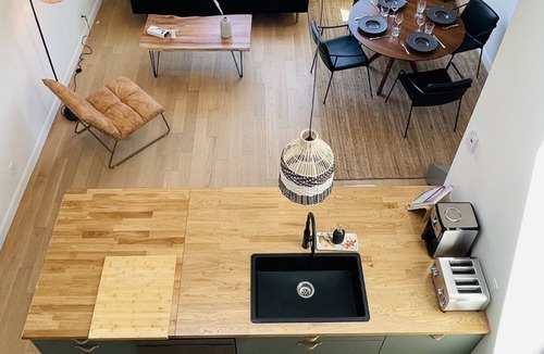 Ville-Marie Apartment | Modern 2 Levels apartment with roof terrace