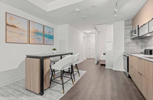 West Don Lands House | Modern 2-Storey Townhouse | 4BR/3BA Downtown