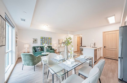 L'Amoreaux House | Modern 2Beds TownHome Toronto - 5MINs to Seneca College & Fairview Mall