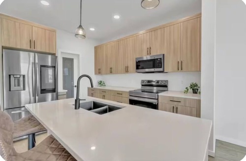 Fort Gary House | Modern 3bedroom with ensuite bathrooms Lakeview home in Prairie Pointe, winnipeg