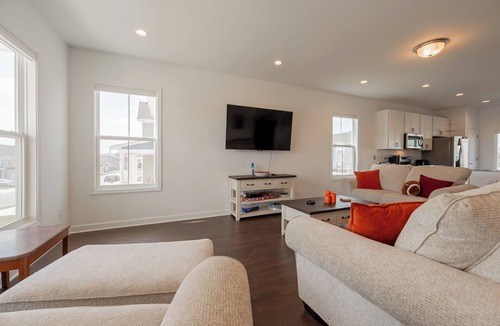 Blacksburg House | Modern 3BR townhome w/stylish decor, balcony, laundry, & workspace near VT & downtown.