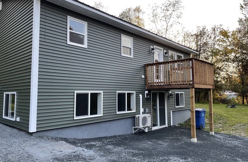 Grafton House | Modern 4 bedroom, 2 living room overlooking creek