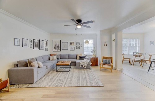 Earlewood Condo | Modern 4 BR Apt - Mins to USC, ZOO & Ft Jackson