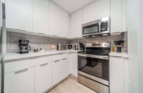 Charlotte Center City Apartment | Modern 4BR with Balcony and City Skyline Views