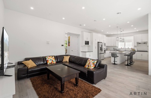 East Side House | Modern 6BR Home - Ideal for Quiet Family Holidays