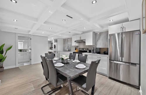 Fraserview House | Modern and spacious 3-BR basement suite