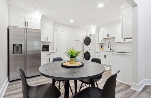 Athens House | Modern Comfort Meets Athens Charm – 2BR Home By RHM Home Pro
