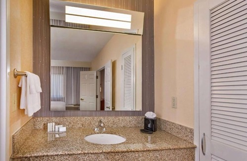University Place Hotel | Modern Comfort Near Pavilion | 1BR Unit, Pet-Friendly & Gym