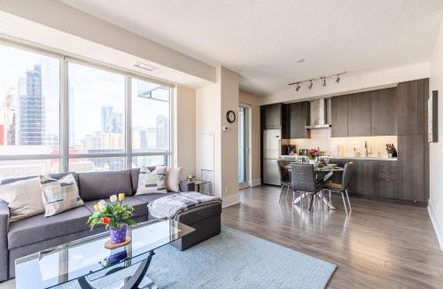 Toronto Entertainment District House | Modern Condo Near CN Tower & Downtown