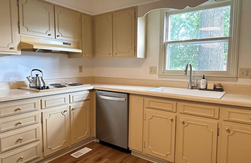 Jonesborough House | Modern cottage minutes from historic downtown Jonesborough