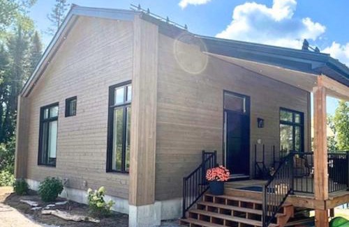 Blue Sea Ski Chalet | Modern Cottage on Blue Sea Lake on Cycling Route