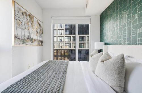 Garden District Apartment | Modern DT Condo Patio Walk Everywhere