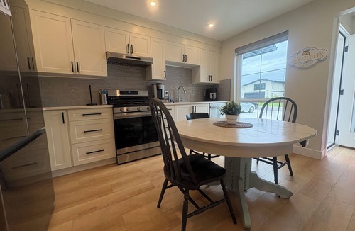 Crawford House | Modern Family Retreat w/Pool, Near Beaches and Wineries