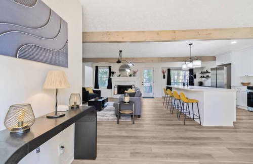 Lawrenceville House | Modern Home w/In-Law Suite – 5BR, 3BA, 2 Kitchens, Theater Room, 3,000 Sq Ft