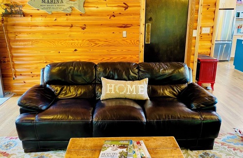 Huddleston Cabin | Modern Lakeside Cabin. Deep Water! Pet friendly!