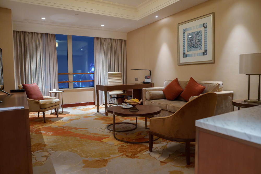 Hickory Apartment | Modern Oasis I Free Parking I Pool I Hawks