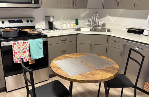 Saskatoon House | Modern Private 1 Bedroom Suite in Brighton Saskatoon. Close to U of S and RUH