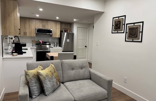 Division No. 11 House | Modern | Quiet | Cozy 2BR Retreat in Fenwyck Spruce Grove