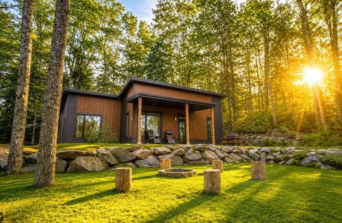 Cheneville House | Modern Riverfront Spa firepit 8 min Lac Simon