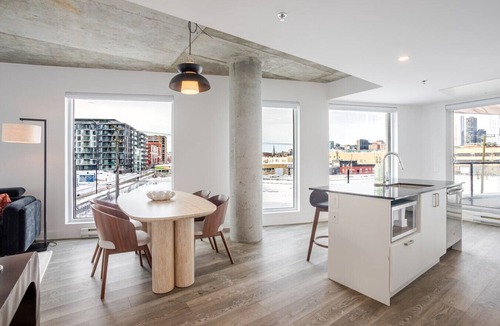 Griffintown Apartment | Modern Stay in Griffintown | Free Parking