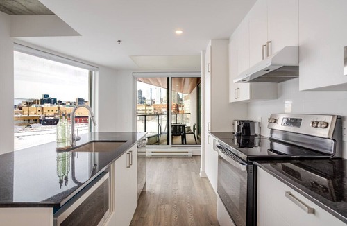 Griffintown Apartment | Modern Stay in Griffintown | Free Parking