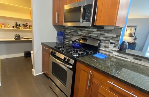 Charlotte House | Modern Stay Peaceful Backyard Near Uptown+ pergola - 15 min to uptown!