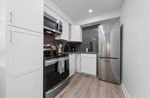 Dufferin Grove Hotel | Modern Suite Near Little Italy Walk to Transit