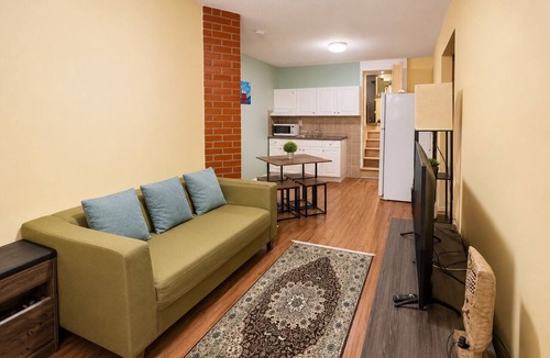 North York Hotel | Modern Toronto Suites