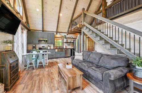 Burks Fork House | Modern Willis Cabin Retreat: 24-Acre Working Farm!