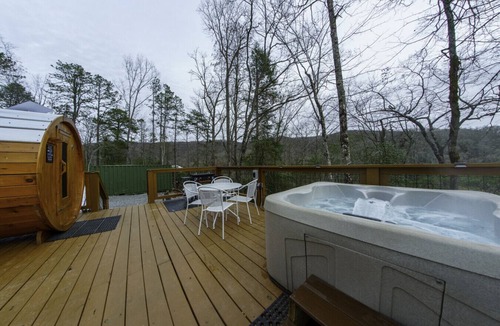 Balsam Grove House | Monarch Dome with Sauna and Hot Tub Wellness Stay