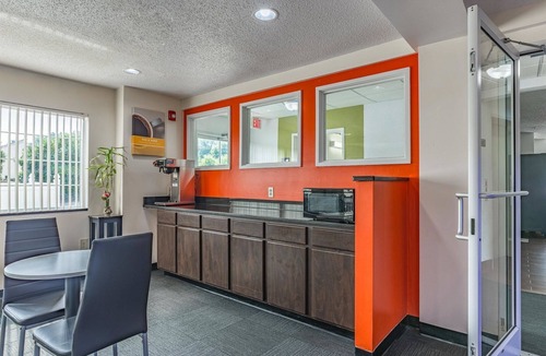 Sugar Creek Hotel | Motel 6 Charlotte, NC - University