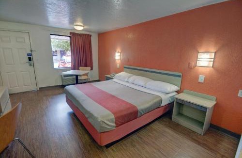 Cross Lanes Hotel | Motel 6 Cross Lanes, WV Goff Mountain Rd
