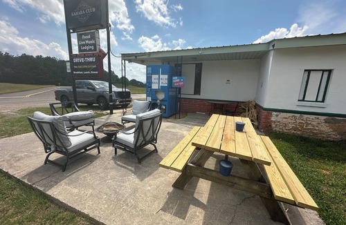 Isabella Apartment | Motel Room 1A with Bar & Grill and Laundromat