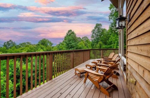 Robbinsville Ski Chalet | -Mountain Chalet Getaway with Breathtaking View Next to Tail of Dragon-