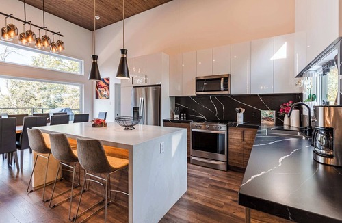 La Conception Ski Chalet | Mountain Chalet: Sauna, Hot Tub & Fire Pit
