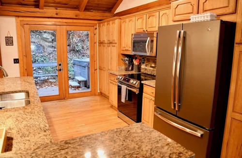 Laurel Ridge House | Mountain Chalet with Beautiful Views, Pet Friendly, 6 Bdrms, 2 kings