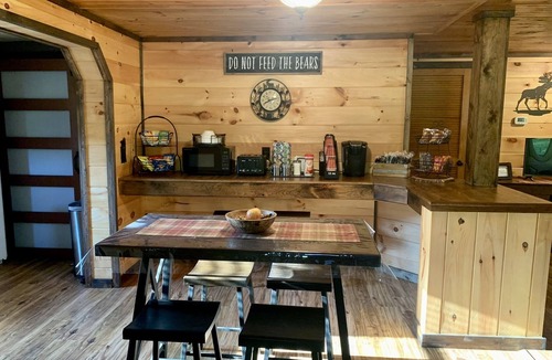 Ironto Cabin | Mountain Creek Lodge located within 20 minutes of Virginia Tech