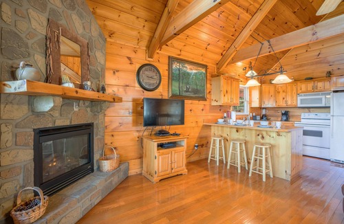 Wears Valley House | Mountain Life - Beautiful Mountain & Valley View - Hot Tub - WiFi