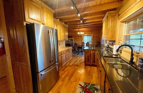 Crumpler House | Mountain Memories - WIFI, Foosball, Dog Friendly, Gas Grill, Gas Stovetop, Firepit, Views, Sleeps 10