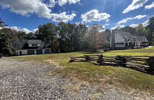Dawsonville Apartment | Mountain Retreat- 2BR Near Amicalola Falls & Dahlonega Wineries- Sleeps 5