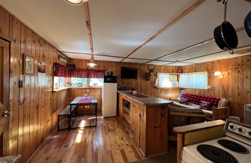 Greenville Cabin | Mountain Therapy (Access to Moosehead Lake!)