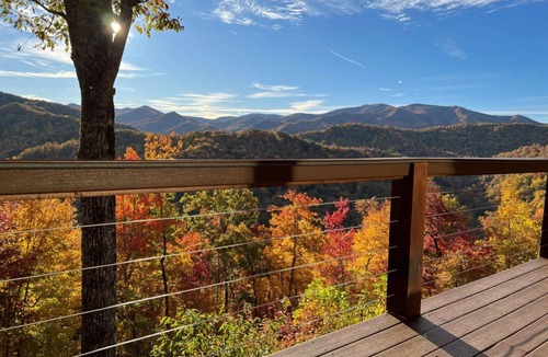 Topton Cabin | Mountain Top Lodge-Luxury Log Cabin Rental-Panoramic Mountain Views, High Speed Internet, Large Deck, Hot Tub, Fireplace in Nantahala NC!