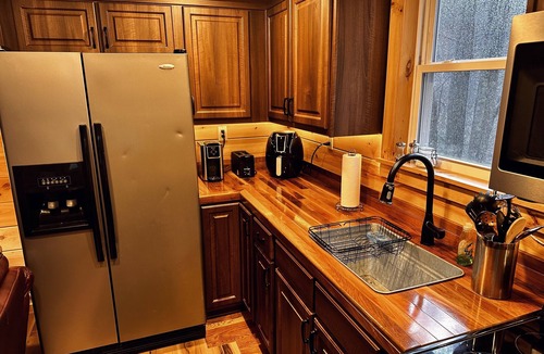 Jonesborough Cabin | Mountain Tranquility, 1 Bedroom cabin secluded in the mountains of E Tennessee