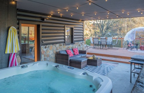 Seymour House | Mountain Vibes: Hot Tub/Dome/Mini Golf/Theater & Games/Pet Friendly/Large Yard