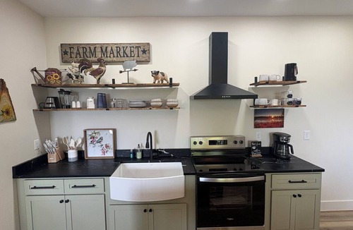 Lenoir House | Mountain View Rental 5 minutes to Historic Blowing Rock! Private Hot tub!