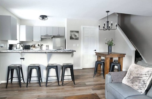 Harvie Heights Apartment | Mountain Views & Hot Tub Minutes to Banff Park