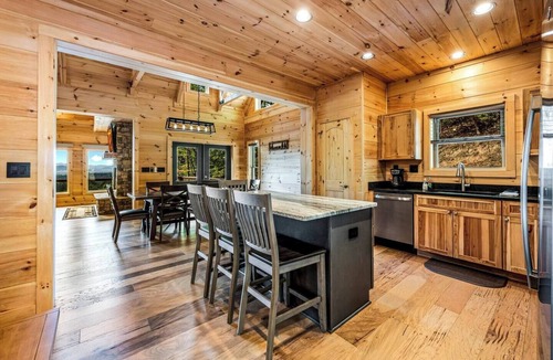 Franklin Cabin | Mountain Views + Hot Tub | Private 5BR Cabin Near Franklin NC