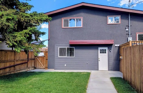 Red Deer House | Mountview Manor (Back Access)